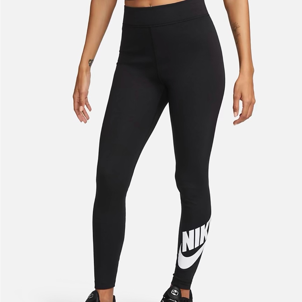 Nike Women's Black High-Waisted Leggings